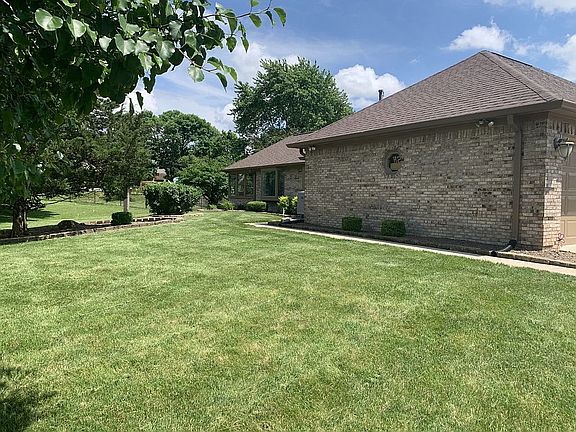 Side yard- sun room in back