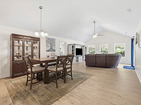 5th image of 912 Cygnet Dr.