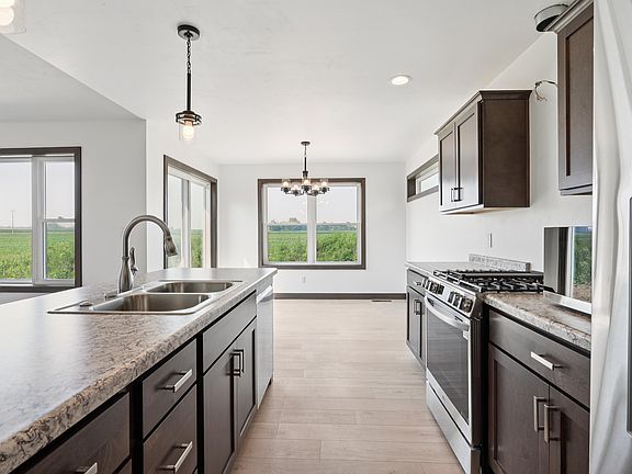 5th image of 516 Rustic Ridge Dr