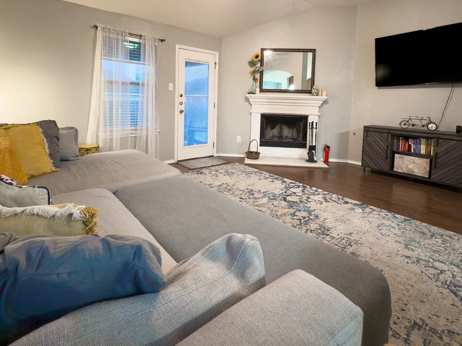 4 bed, 1960 sqft, $2,200 — Photo 3