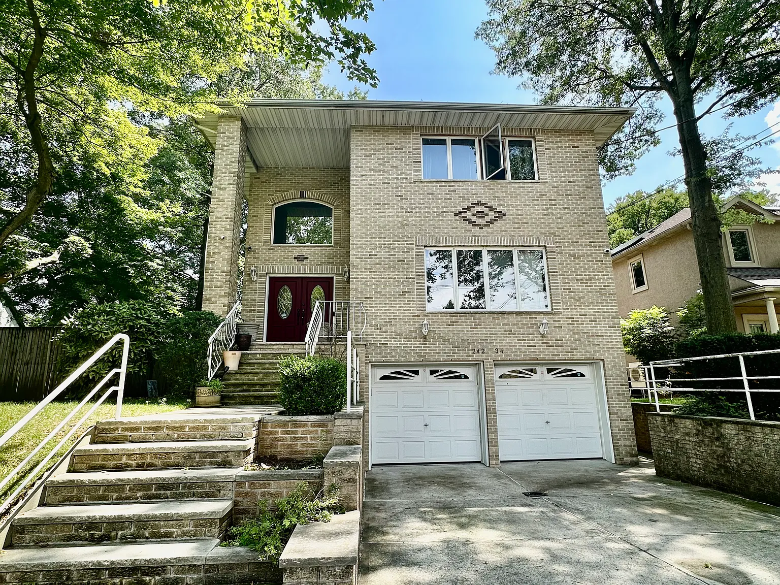5 bed, 2300 sqft, $5,000 — Photo 1