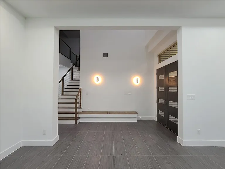 2812 Almanzor Ave — Photo 3