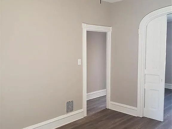 3rd image of 905 W Norwegian St
