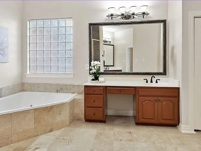 4568 Saint James Dr — Photo 10