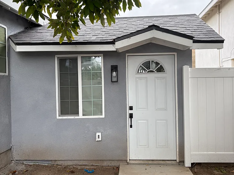 506 W Hillcrest Blvd #2 — Photo 1