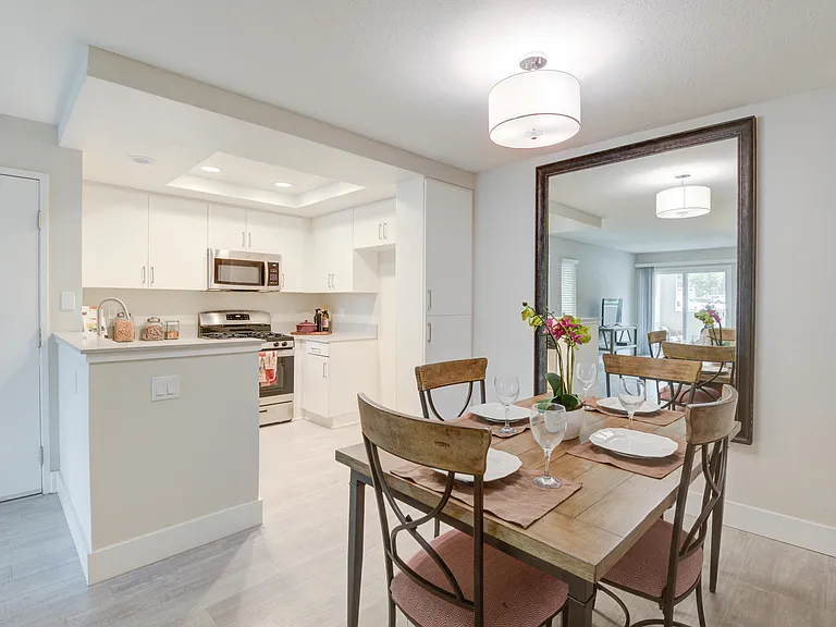 Laguna Gardens Apts. — Photo 4