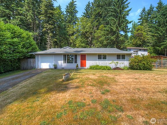4th image of 4315 Fir Drive NE