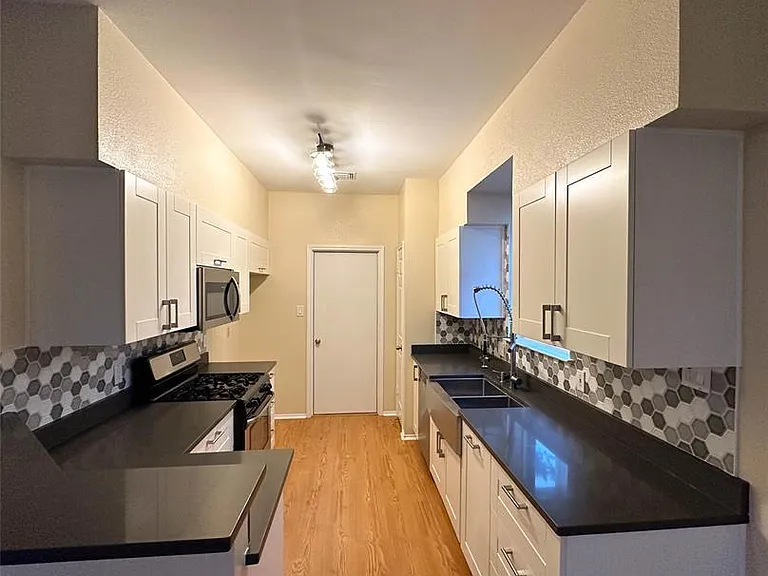 7515 Windrush Dr — Photo 19