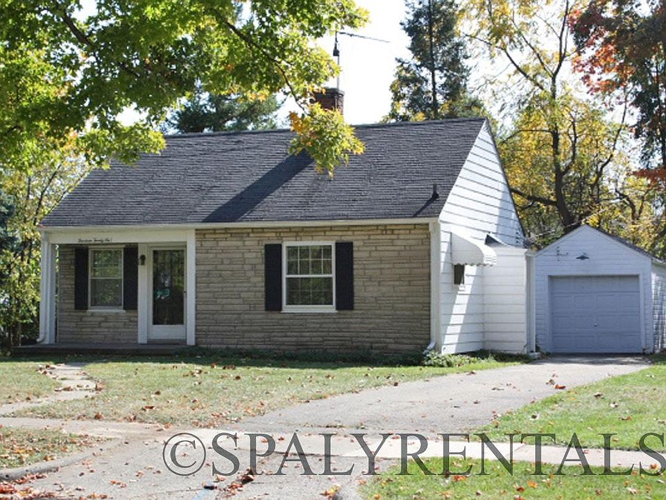 Front 1 w/Garage