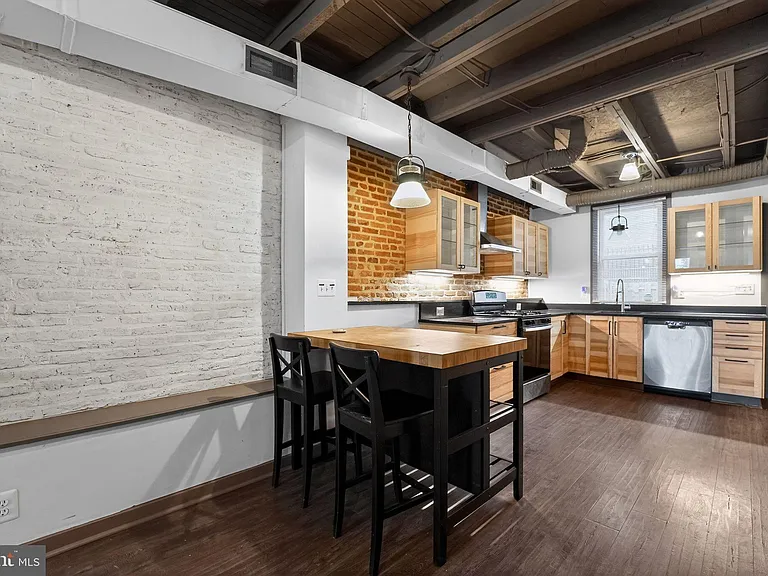 1602 Latrobe St — Photo 10