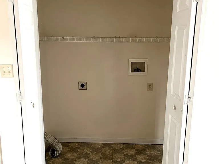 152 Lantern Ln — Photo 17