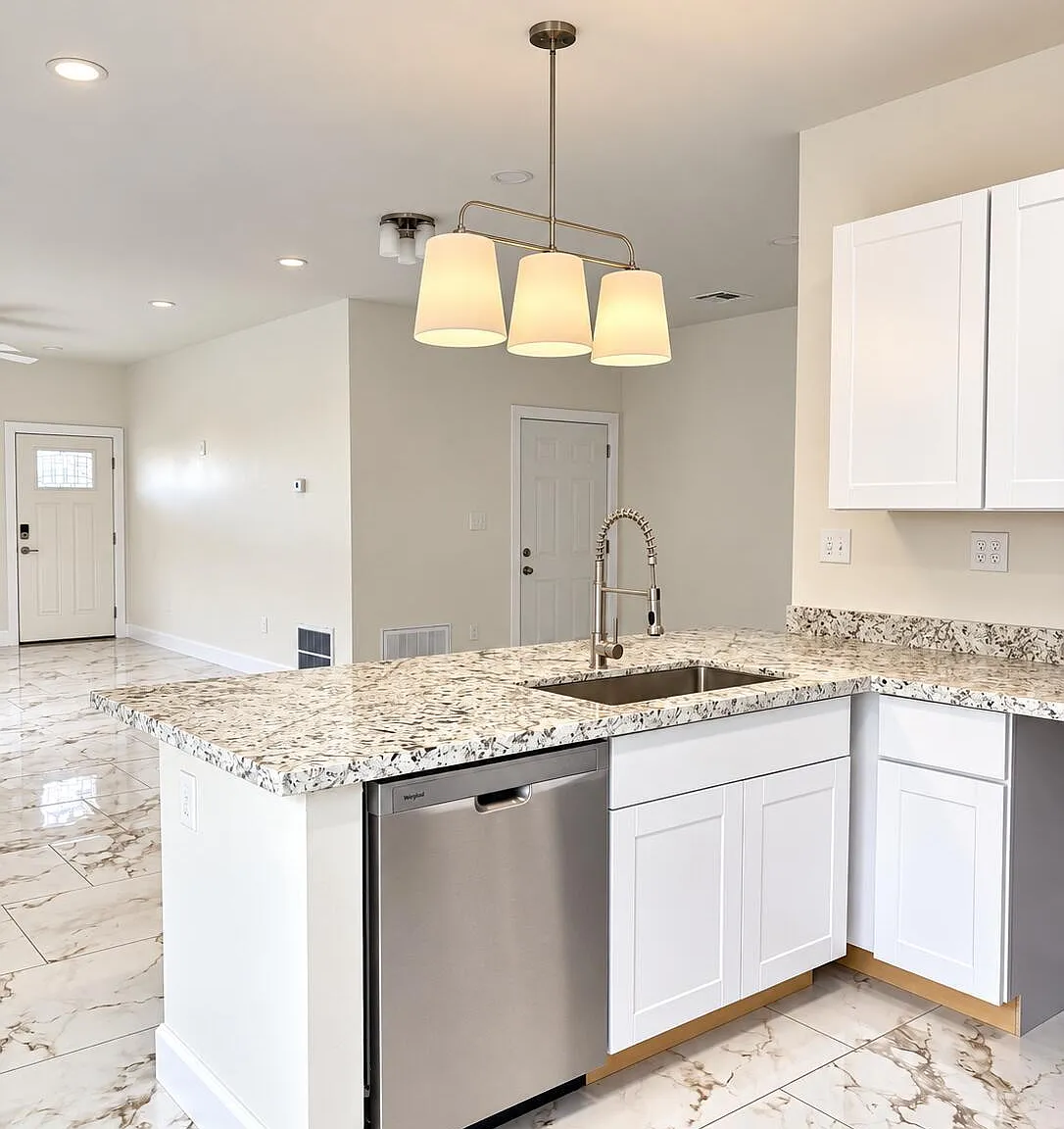 3 bed, 2.0 bath, 1550 sqft, $2,000 — Photo 3