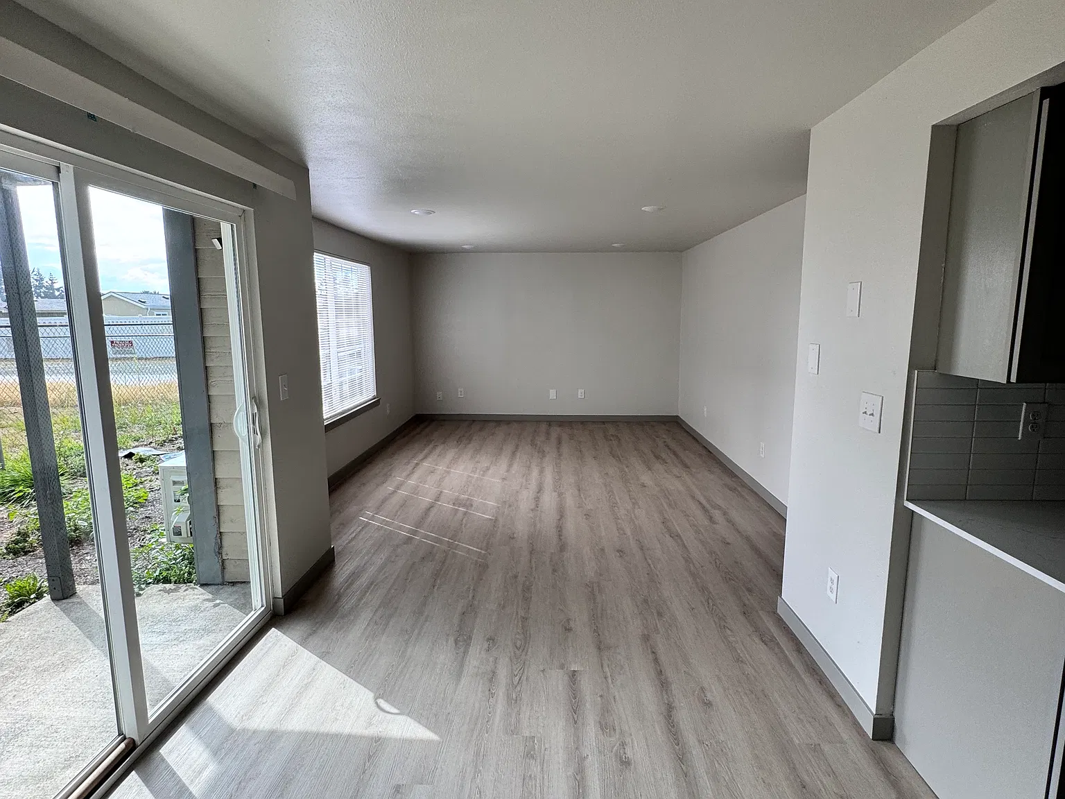 2 bed, 1060 sqft, $2,100 — Photo 4