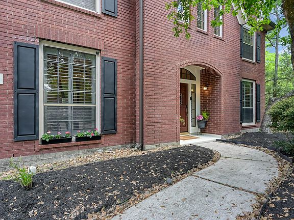 2nd image of 2 S Duskwood Pl