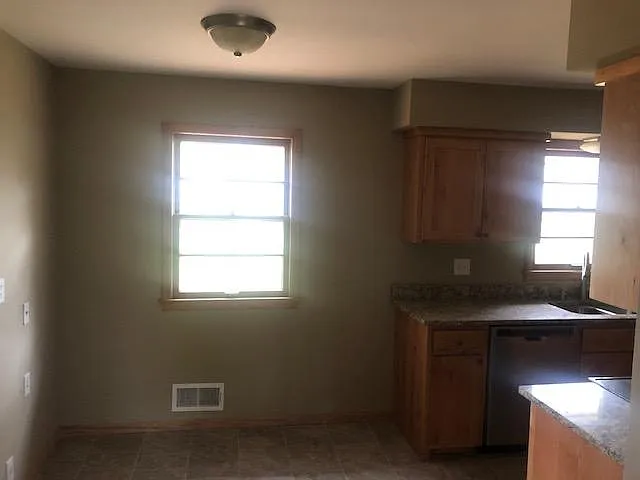 924 Apgar St S — Photo 3