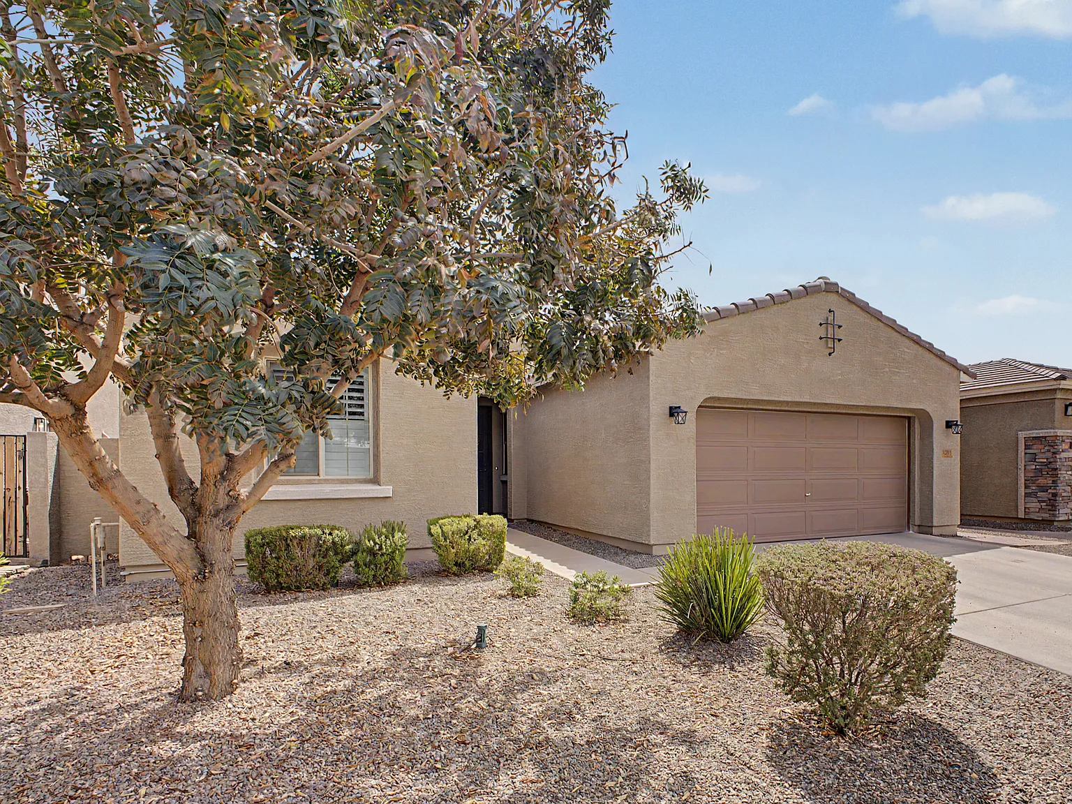 3 bed, 1992 sqft, $2,300 — Photo 3