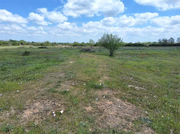 1089 Noble Ln, Eagle Lake, TX 77434