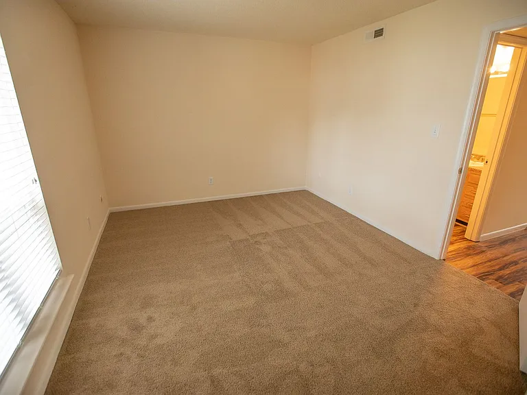 Chapel Lake Apartments — Photo 43