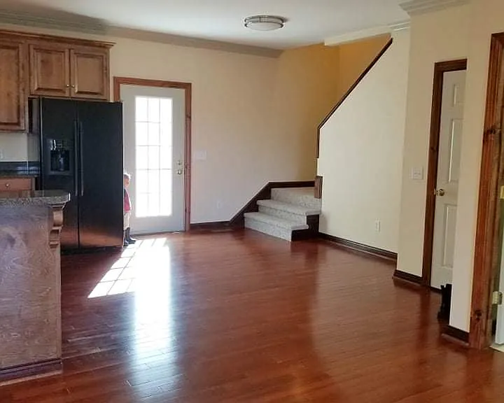 3516 Walnut Grove Ln NE — Photo 3