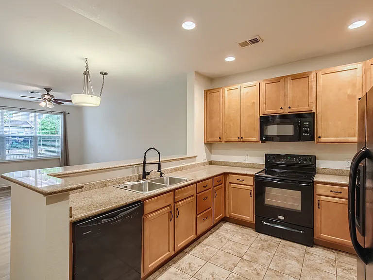 1753 S Buchanan Cir — Photo 5