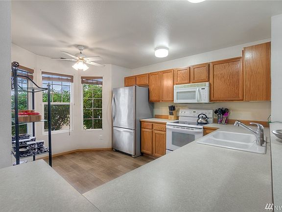 5th image of 221 105th St E