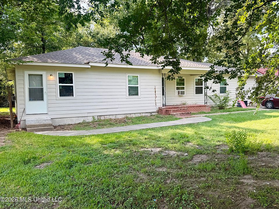 2nd image of 1423 Sunset Cir
