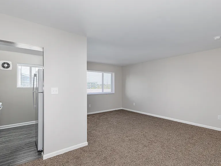 Regency Court Apartments — Photo 36