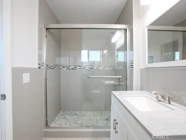 15952 Standish Ln — Photo 16