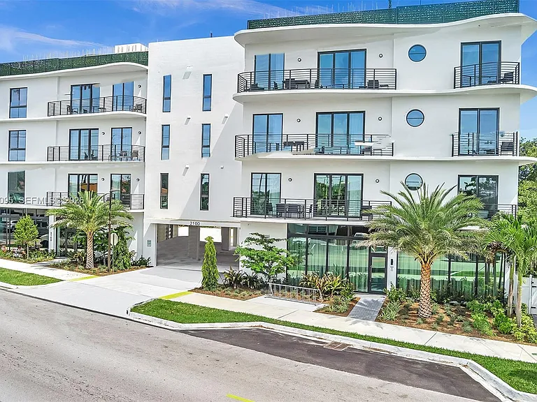 2100 Miami Rd #202 — Photo 1