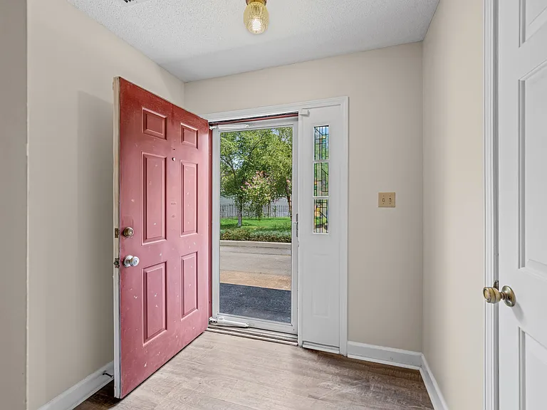 5918 King Charles Ct — Photo 6