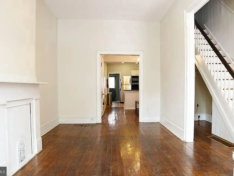 2503 Carpenter St — Photo 4
