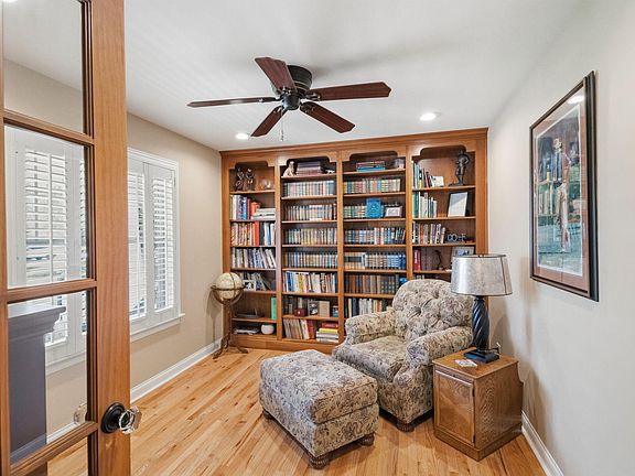 5th image of 1018 Sterling Ct