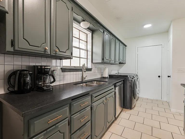 1224 NW 104th St — Photo 5