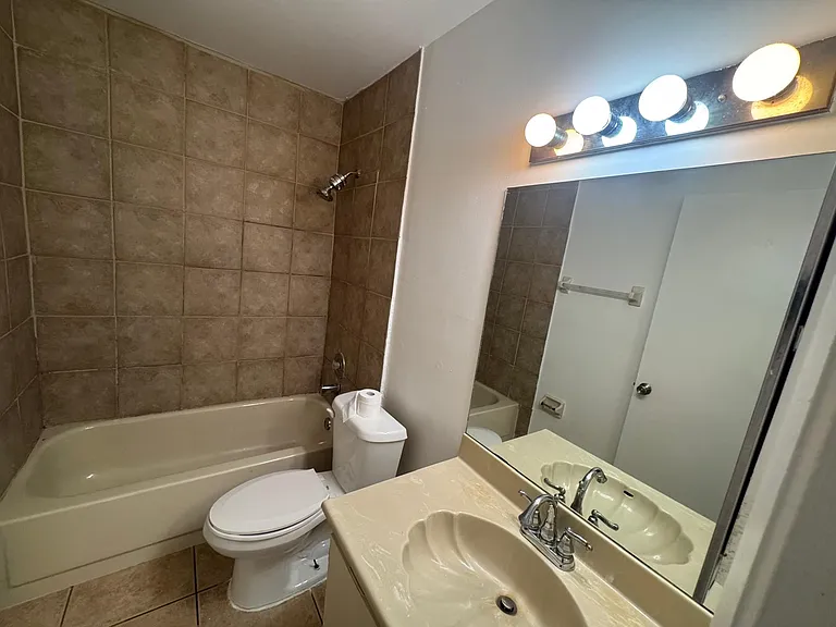 142 NW 60th Ave #6-B-2 — Photo 16