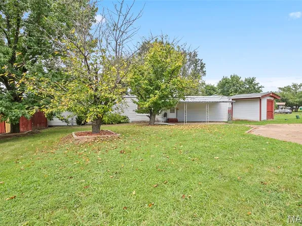 621 Pine View Dr, Fenton, MO 63026