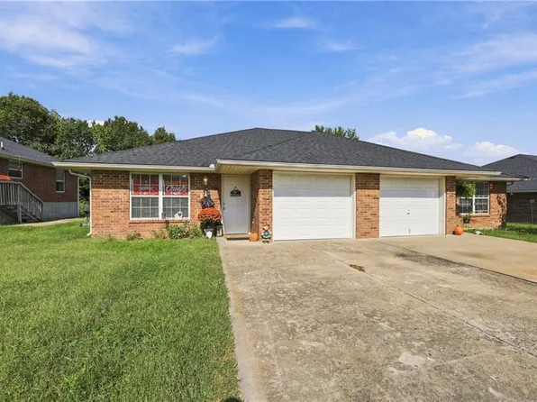 204 & 206 NW Woodbury Dr, Grain Valley, MO 64029