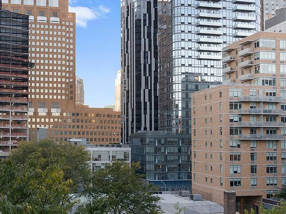 3rd image of 191 Willoughby St APT 8K