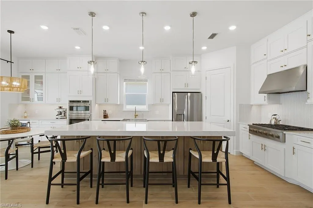 3 bed, 3.5 bath, 2833 sqft, $17,000 — Photo 3