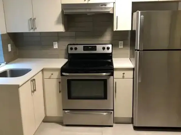 975 Delestre Ave #1A, Coquitlam, BC V3K 2G7