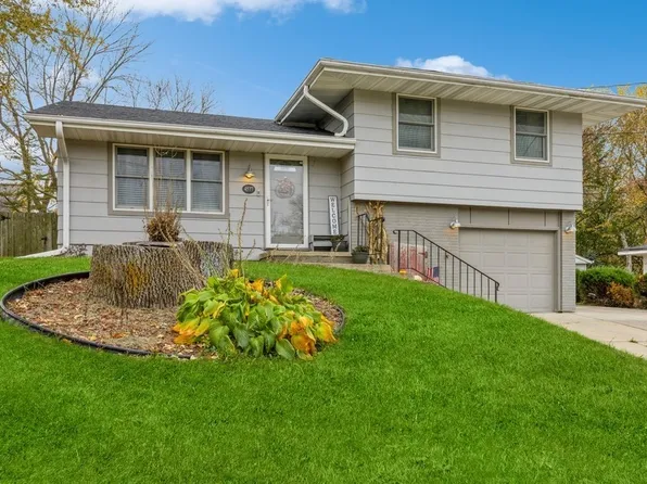 4577 Fairview Dr, Pleasant Hill, IA 50327