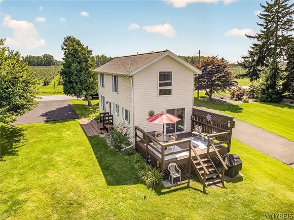 14651 Lakeshore Rd, Kent, NY 14477