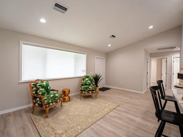 1042 Churchill Circle S, West Palm Beach, FL 33405