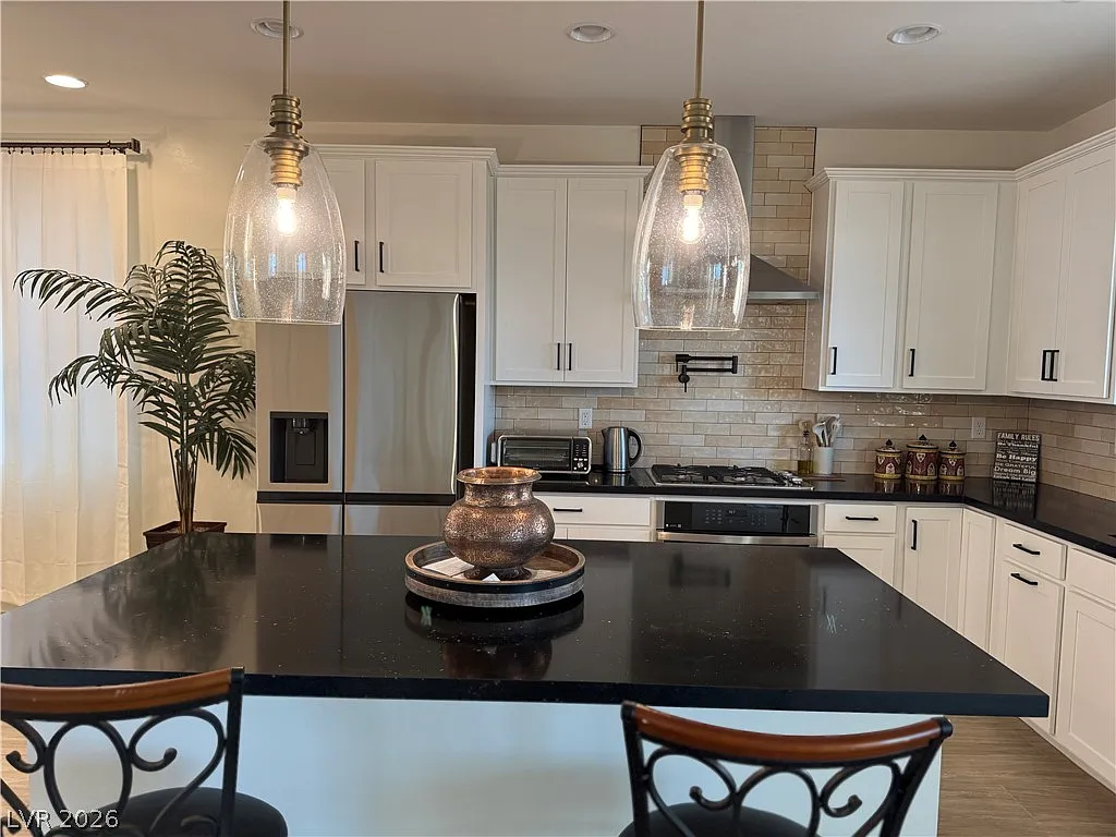 4 bed, 3.0 bath, 2318 sqft, $2,900 — Photo 4