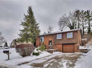 334 Florida Dr, Oakdale, PA 15071