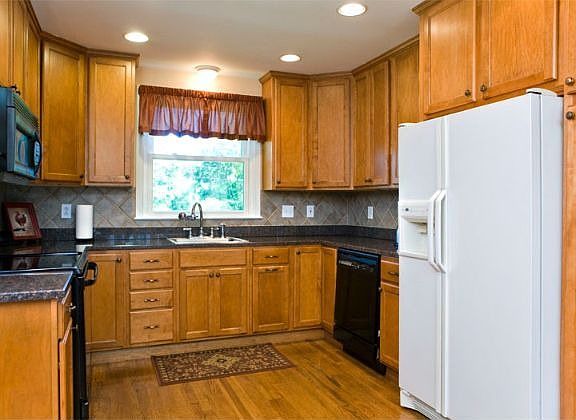 5th image of 505 Barrywood Dr