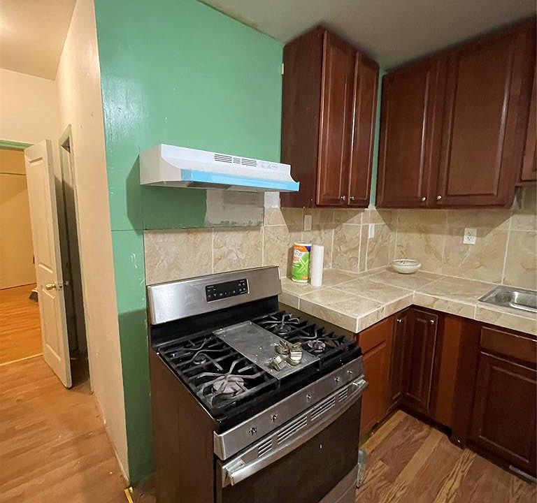 2nd image of 44 E Main St