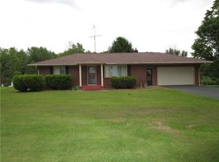 2255 Rombold Rd, Hermitage, PA 16148