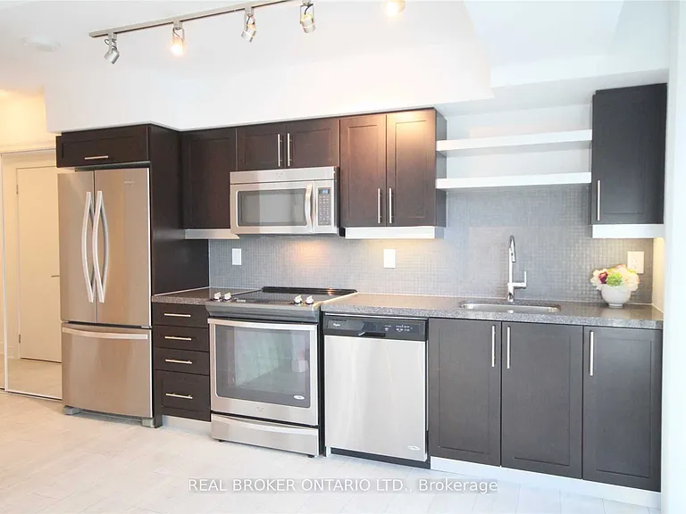 525 Adelaide St W #325 — Photo 8