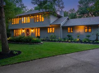 1329 Woodfield Manor Ct, Saint Louis, MO 63122