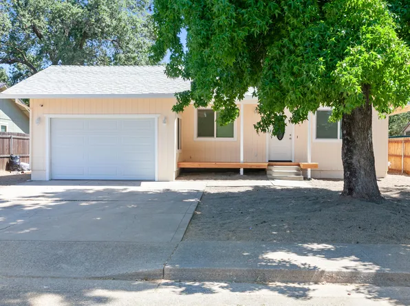 2445 Toyon St, Anderson, CA 96007